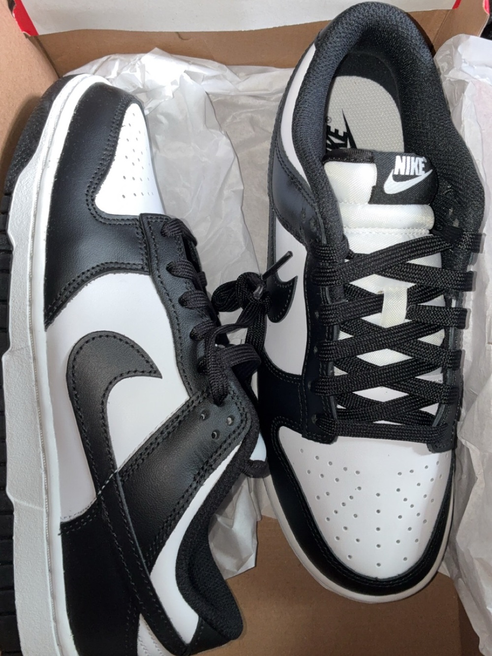 Women’s Nike dunks size 8.5